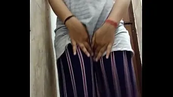 Indian girl fingering in her anal hardly