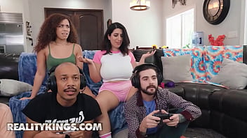 REALITY KINGS - Willow Ryder - Fucking With The Gamers -15-30 min