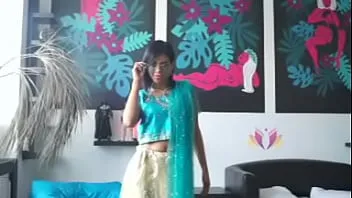 Porno chick shaking booty on Indian song