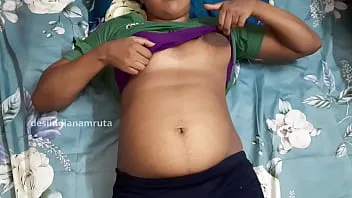 See how a Cute Indian Girl Using Simple Carrot for her Orgasm with Tight Pussy...