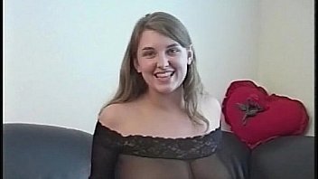 Huge natural tits curvy girl